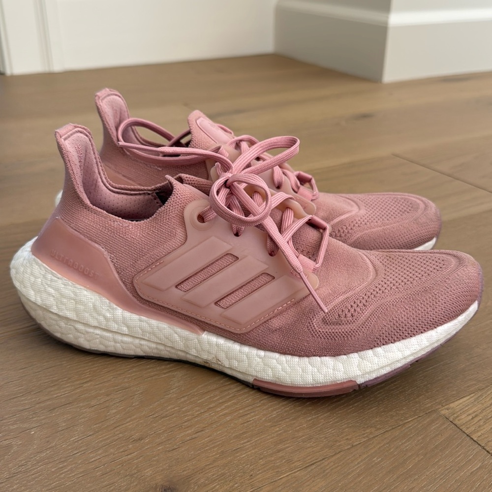Adidas Ultraboost 22 running shoe mauve pink women’s size 8